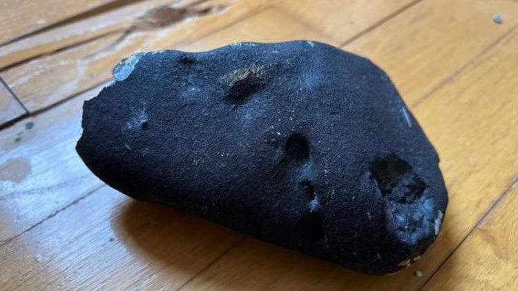 Apparent meteorite crashes through roof of New Jersey home and damages floor: 