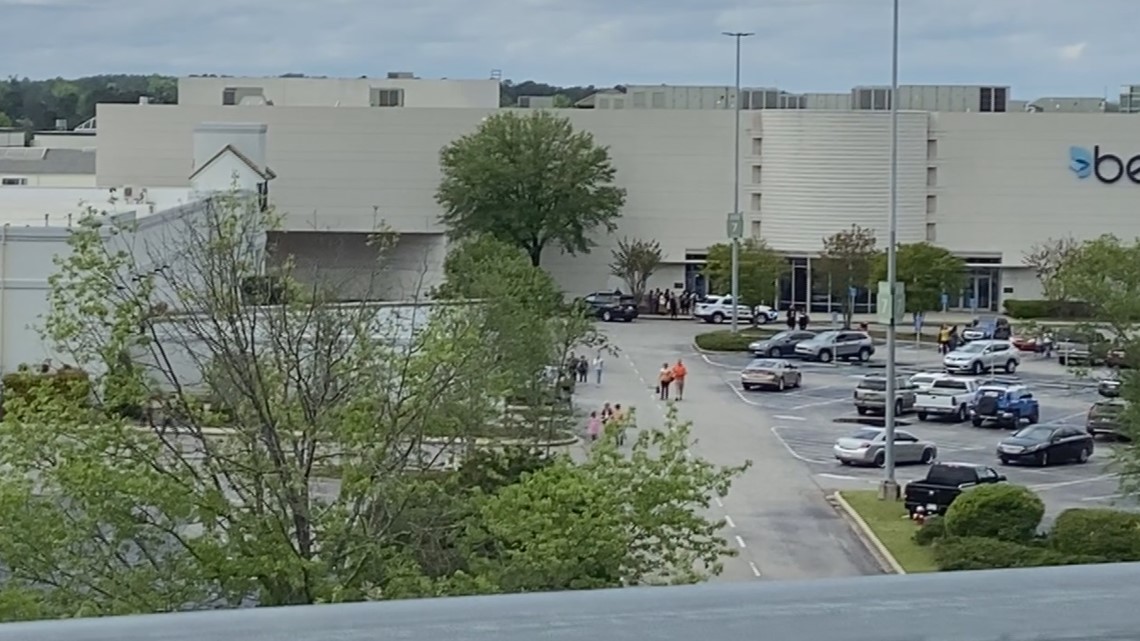 Penembakan di Columbiana Center Mall dilaporkan pada hari Sabtu