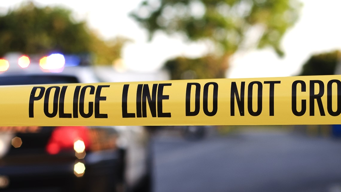 Gadis 12 tahun berjalan di jalan Alabama membawa polisi ke dua mayat