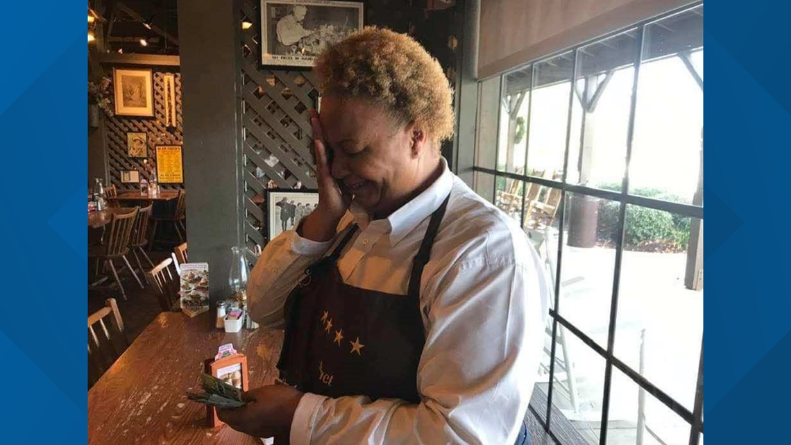 Cracker Barrel waitress receives 1,100 tip
