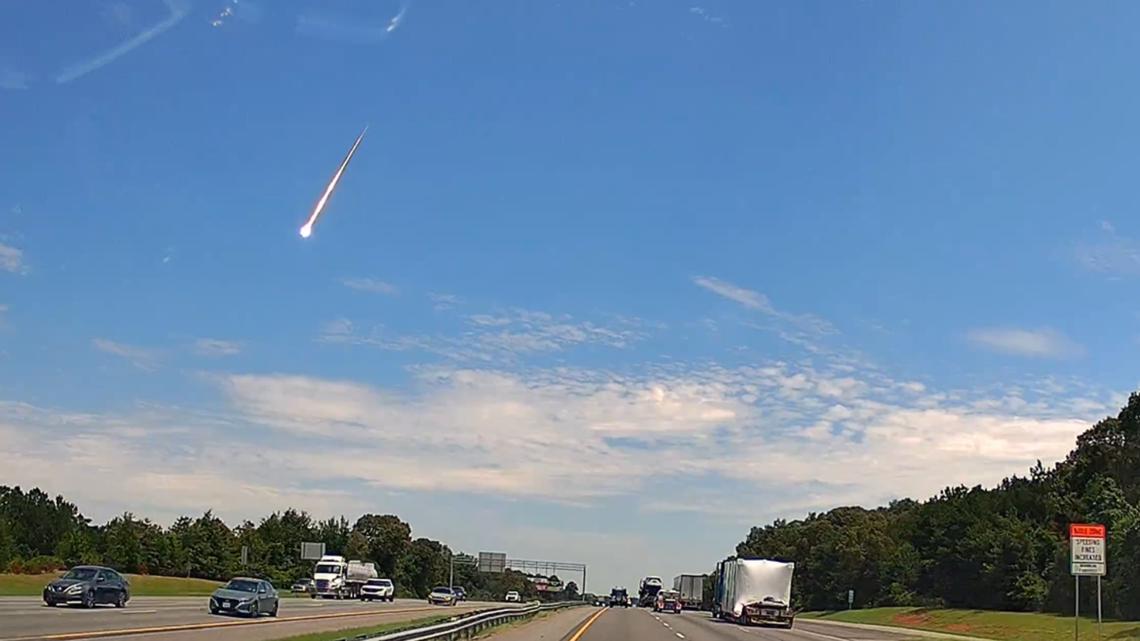 Meteor jatuh di Georgia Carolina del Surrete dari Amerika Serikat. Meteor jatuh di Georgia Carolina del Surrete dari Amerika Serikat.