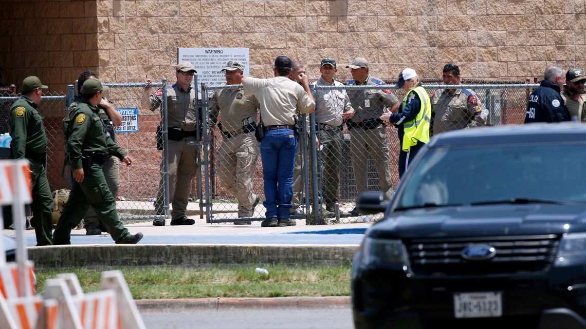 Para pemimpin Texas bereaksi terhadap penembakan massal di sekolah dasar Uvalde
