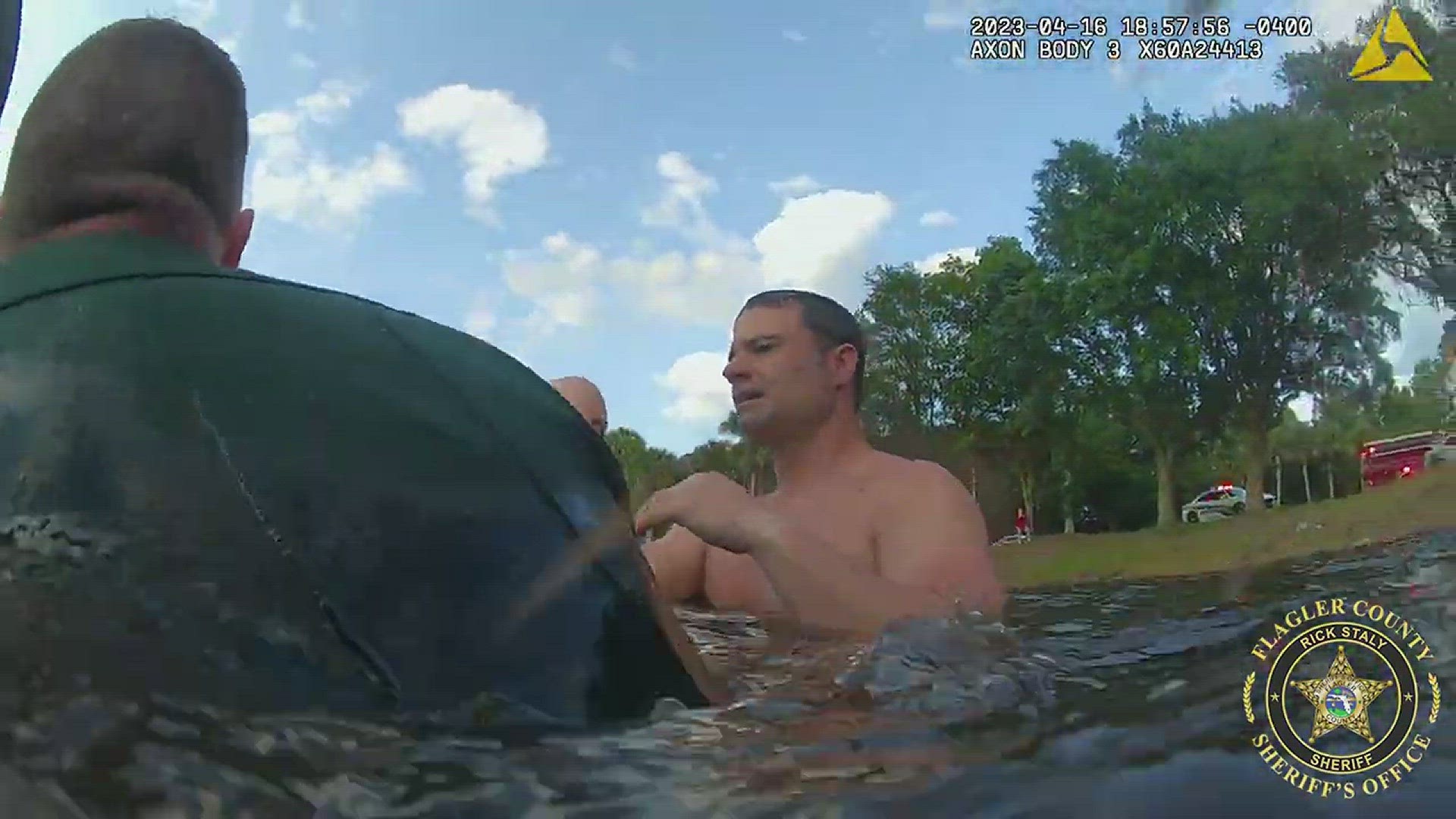 Deputies rescue driver from submerged car | khou.com