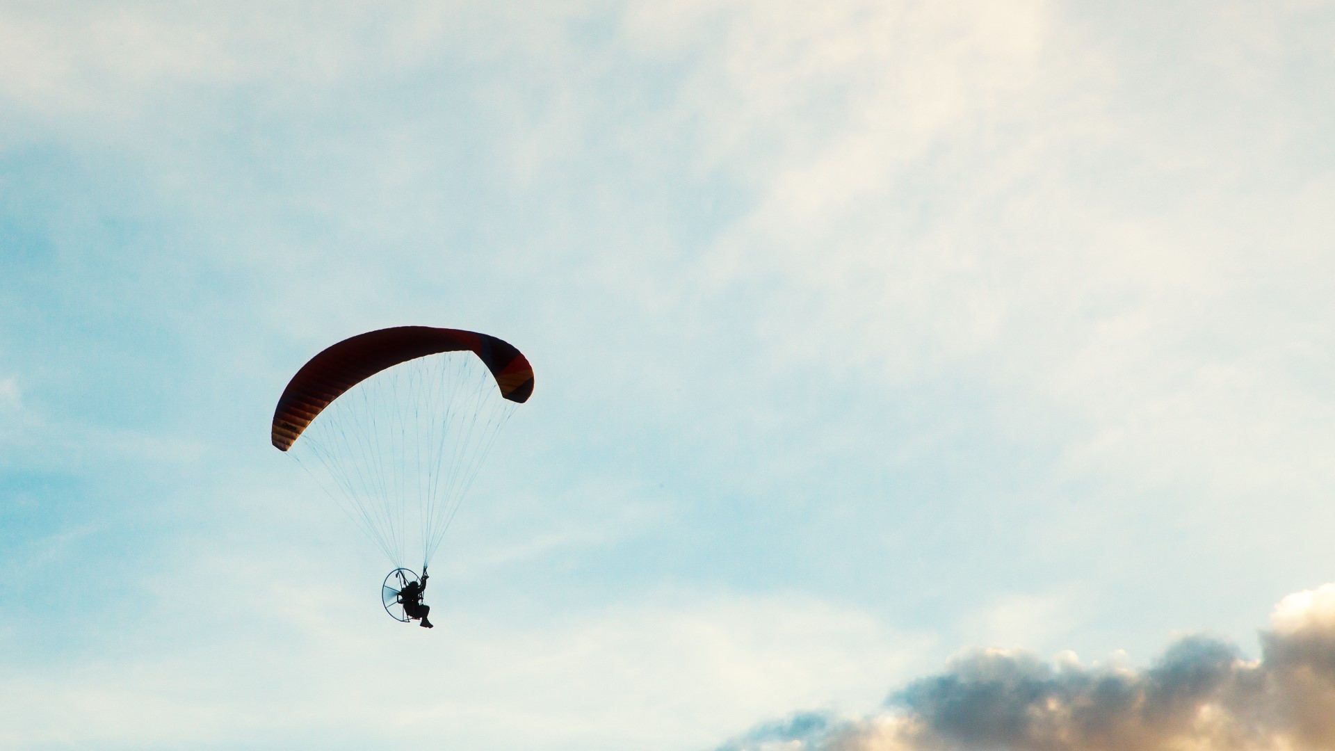 Fentress, Texas skydiving incident; 31-year-old dies | khou.com