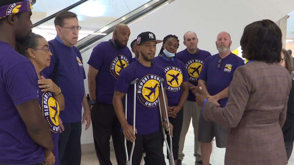Tampa airport service workers push for better pay, benefits - Vimarsana News