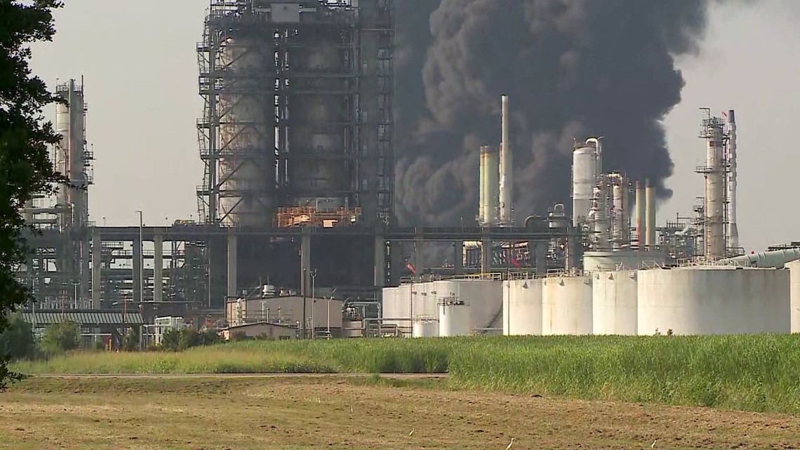 Fire at Marathon Petroleum in St. John the Baptist Parish, mandatory evacuation issued - Vimarsana News
