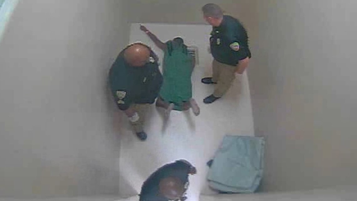 Man dies in jail after begging for help for hours