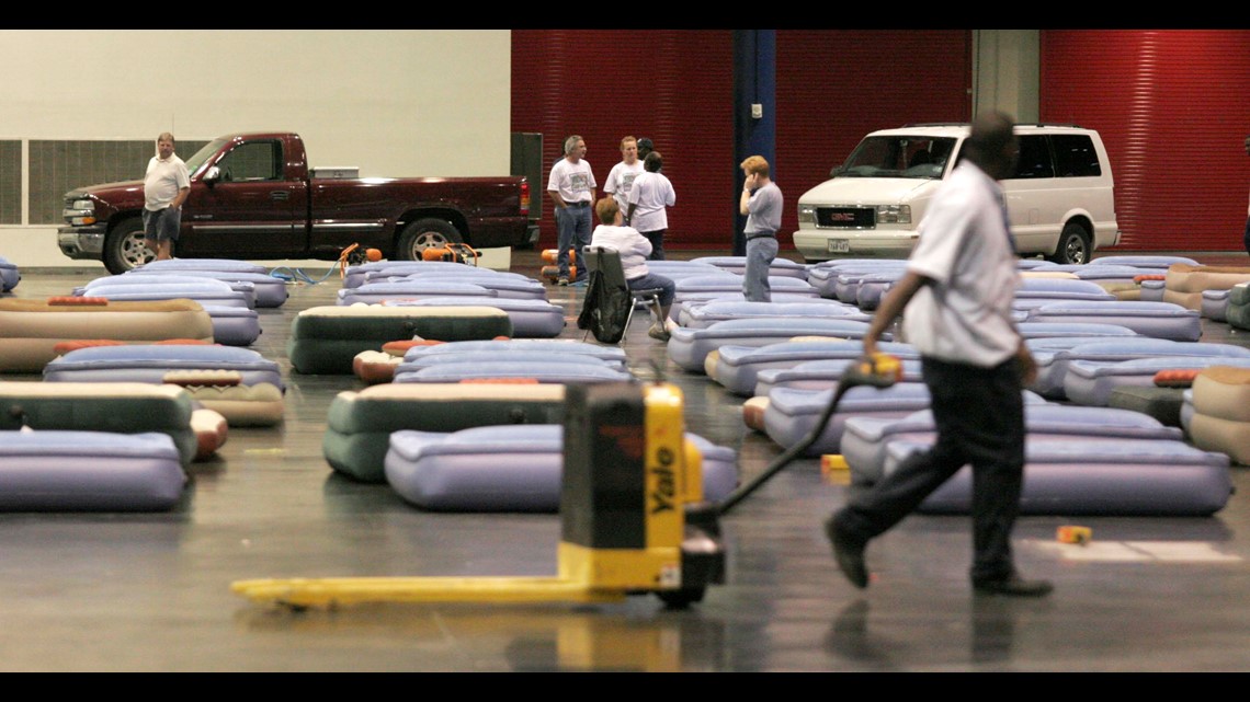 Photos: Astrodome Welcomes Thousands Of Hurricane Katrina Evacuees ...